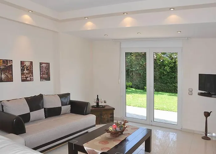 Beautiful House With Garden In Rhodes