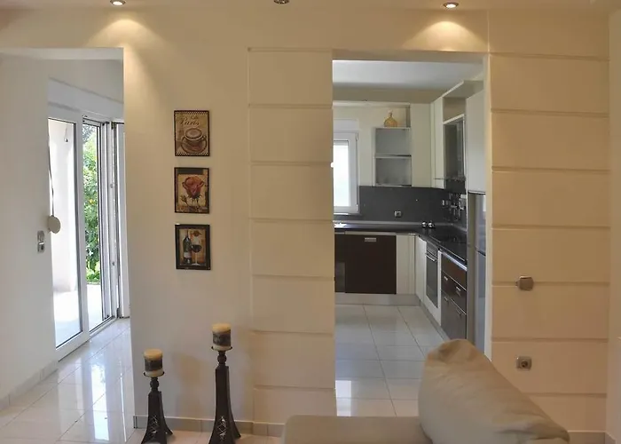 Beautiful House With Garden In Rhodes